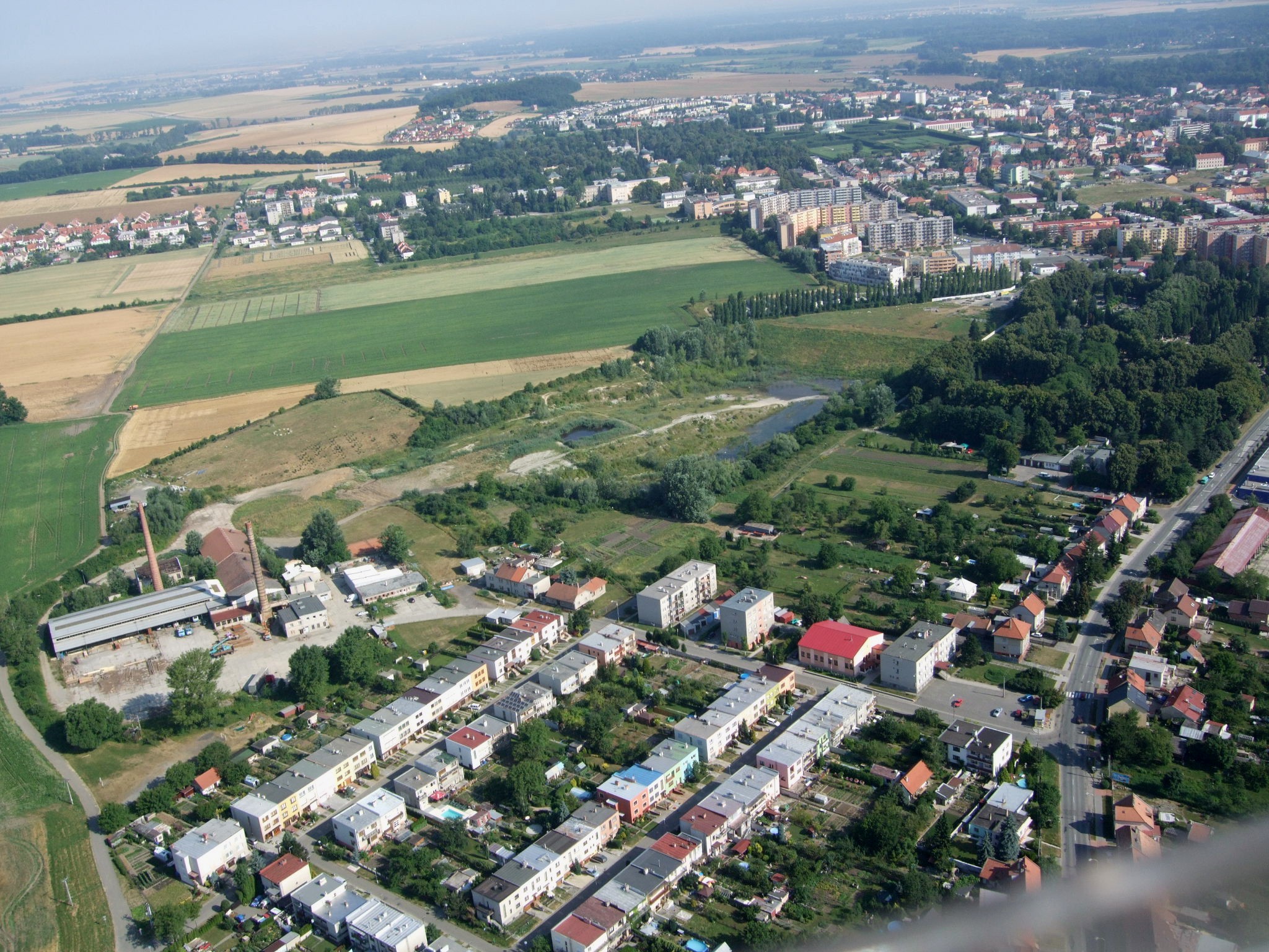 obydlená zóna kolem hliniště